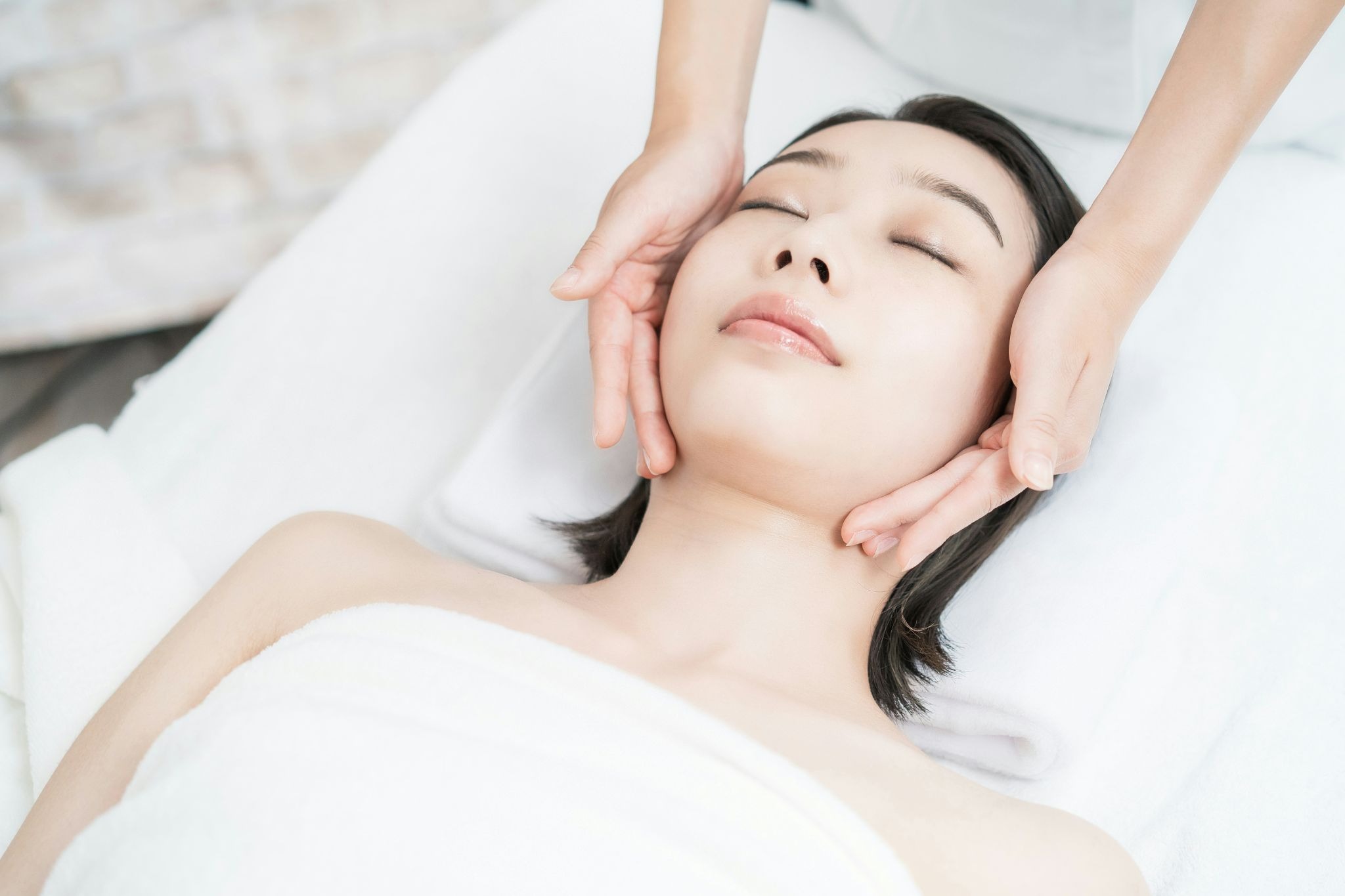 심부볼 볼꺼짐, 심부볼 처짐 시술을 받은 여성의 모습